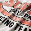Ανανεωμένο κλασικό T-shirt με γραφικά