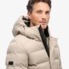 Αθλητικό Puffer μπουφάν με κουκούλα από τουίντ Αθλητικό Puffer μπουφάν με κουκούλα από τουίντ