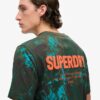 Φαρδύ T-shirt με γραφικό καμουφλάζ