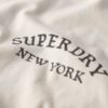 Φαρδύ T-shirt με σχέδιο τατουάζ στην πλάτη