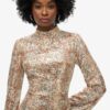 Μίνι φόρεμα με μακριά μανίκια και τυπωμένα πούλιες Μίνι φόρεμα με μακριά μανίκια και τυπωμένα πούλιες