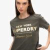 Πολυτελές T-shirt με μεταλλικό λογότυπο