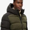 Sport Puffer με κουκούλα και χρωματικά μπλοκ Sport Puffer με κουκούλα και χρωματικά μπλοκ