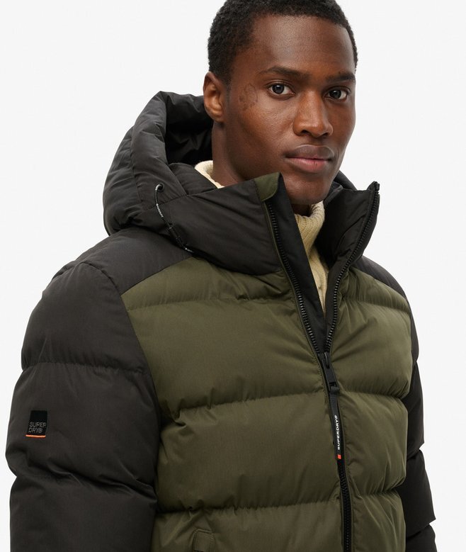 Sport Puffer με κουκούλα και χρωματικά μπλοκ Sport Puffer με κουκούλα και χρωματικά μπλοκ