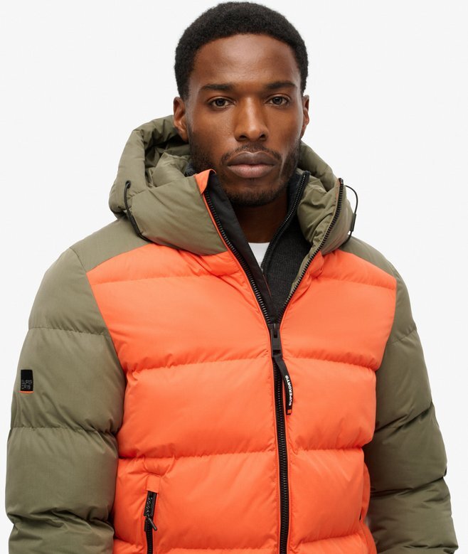 Sport Puffer με κουκούλα και χρωματικά μπλοκ Sport Puffer με κουκούλα και χρωματικά μπλοκ