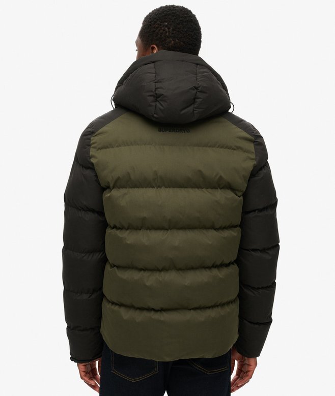 Sport Puffer με κουκούλα και χρωματικά μπλοκ Sport Puffer με κουκούλα και χρωματικά μπλοκ