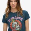 Στενό T-shirt με τατουάζ και στρας Στενό T-shirt με τατουάζ και στρας