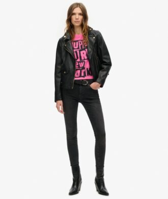 Τ-shirt με κοντό μανίκι και διακοσμητικά στοιχεία σε στυλ πανκ