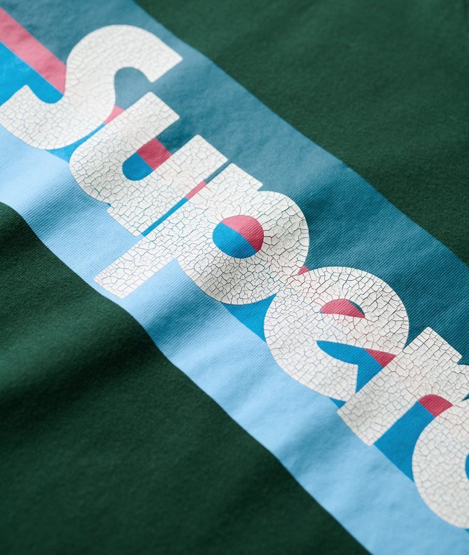T-shirt με ρετρό ρίγες και λογότυπο T-shirt με ρετρό ρίγες και λογότυπο