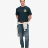 T-shirt με στάμπα «Travel Postcard Chest»