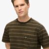 T-shirt με τσέπη και ραβδώσεις