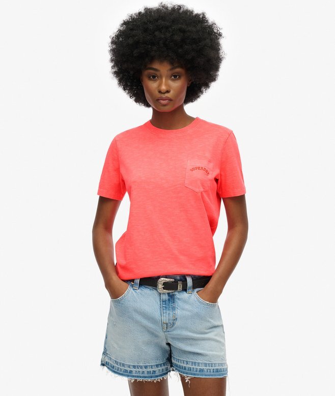 T-shirt με τσέπη και βαμμένο λογότυπο T-shirt με τσέπη και βαμμένο λογότυπο