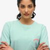 T-shirt με τσέπη και βαμμένο λογότυπο T-shirt με τσέπη και βαμμένο λογότυπο