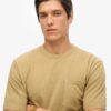 T-shirt με τσέπη με ραφές σε αντίθεση