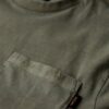 T-shirt με τσέπη με ραφές σε αντίθεση