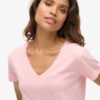 T-shirt με V λαιμόκοψη και κεντημένο σχέδιο