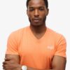 T-shirt με V λαιμόκοψη και λογότυπο Organic Cotton Essential