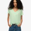 T-shirt με V-neck και κεντημένο σχέδιο