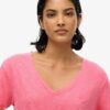 T-shirt με V-neck και κεντημένο σχέδιο T-shirt με V-neck και κεντημένο σχέδιο