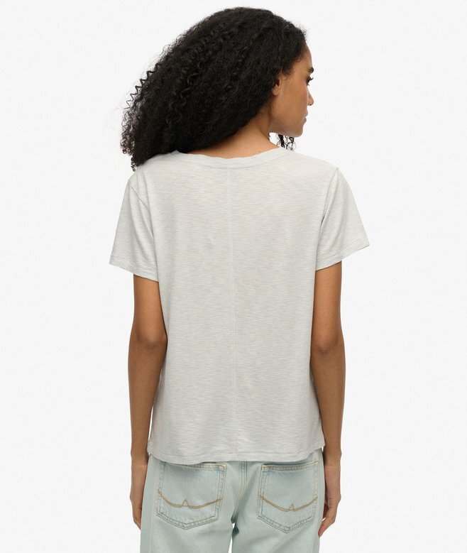 T-shirt με V-neck και κεντημένο σχέδιο T-shirt με V-neck και κεντημένο σχέδιο