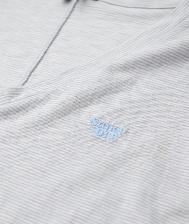T-shirt με V-neck και κεντημένο σχέδιο T-shirt με V-neck και κεντημένο σχέδιο