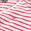 T-shirt με V-neck και κεντημένο σχέδιο